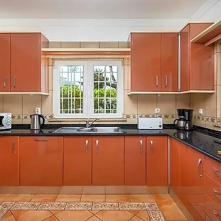מלון 4 Bedroooms/private Pool, Bbq, Ac, Wifi אלבופיירה